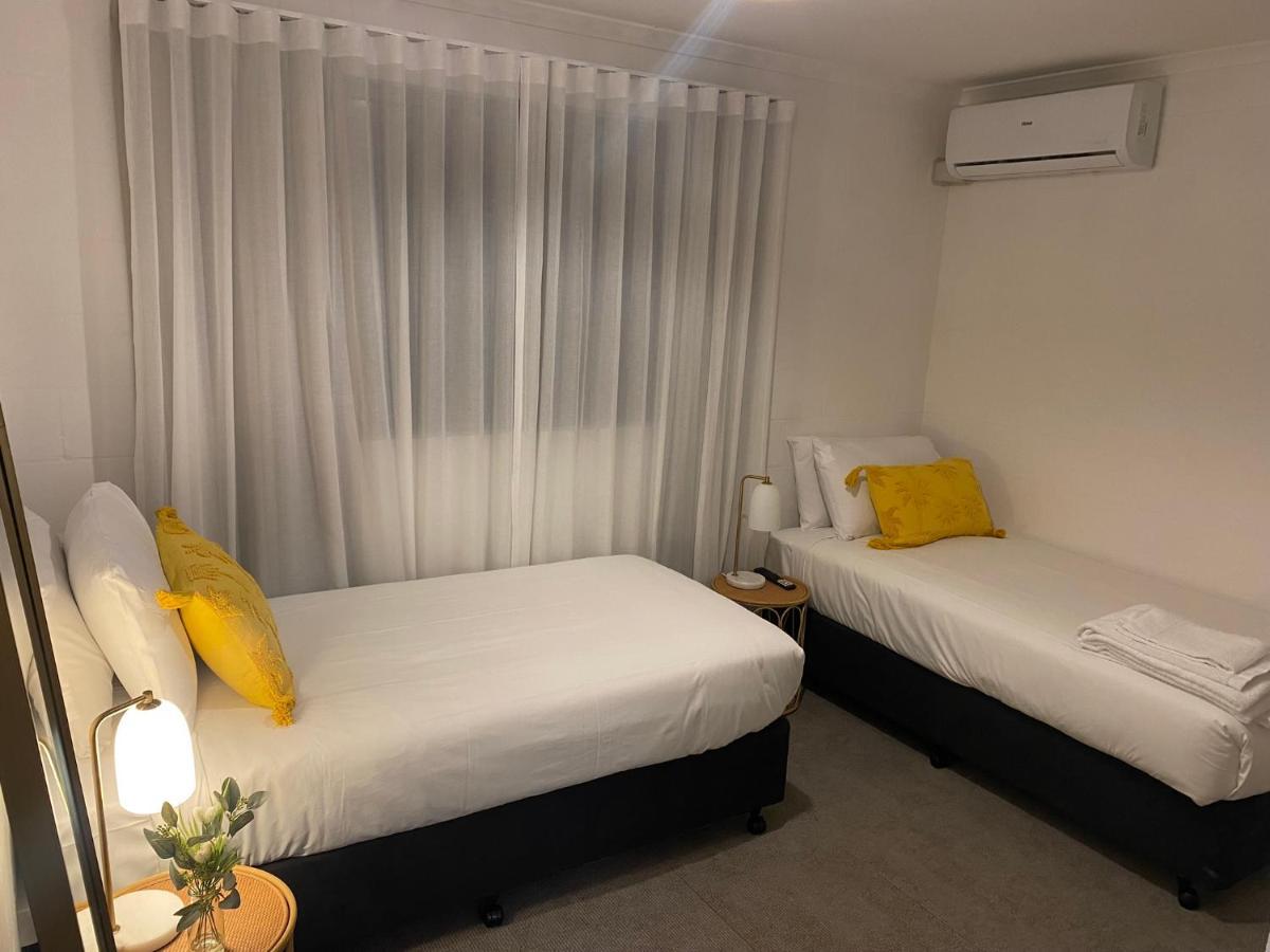 Abode Mooloolaba, Backpackers & Motel Rooms Bagian luar foto